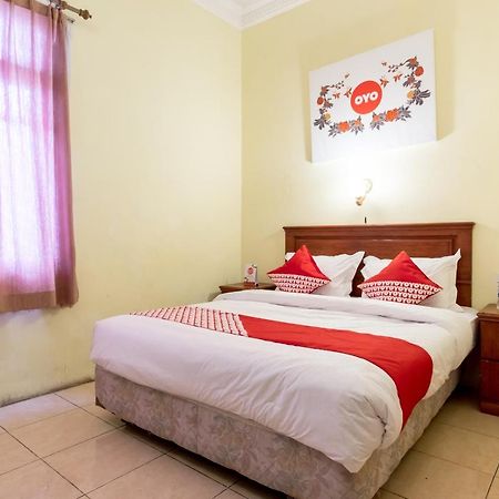OYO 1030 Hotel Bumi Asih Medan Exterior foto