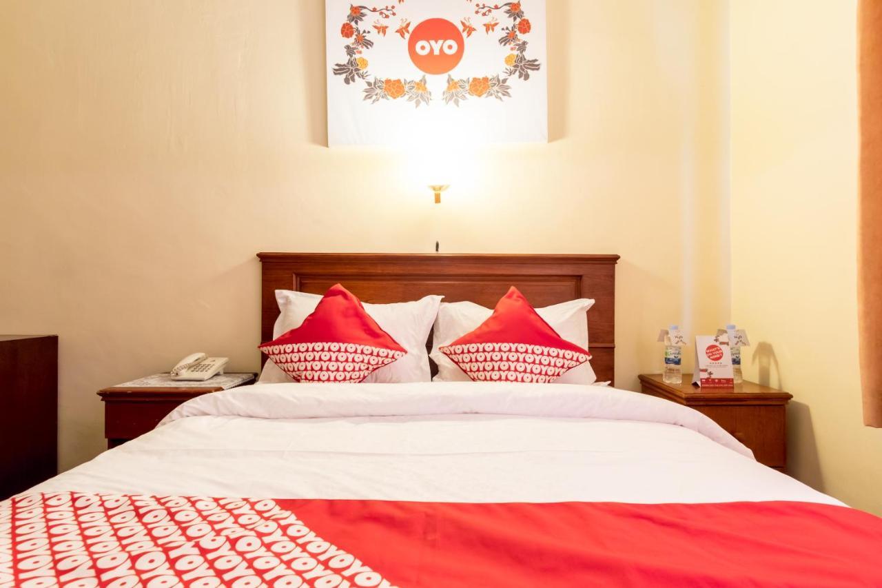 OYO 1030 Hotel Bumi Asih Medan Exterior foto