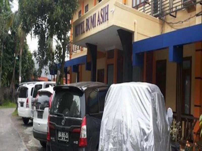 OYO 1030 Hotel Bumi Asih Medan Exterior foto