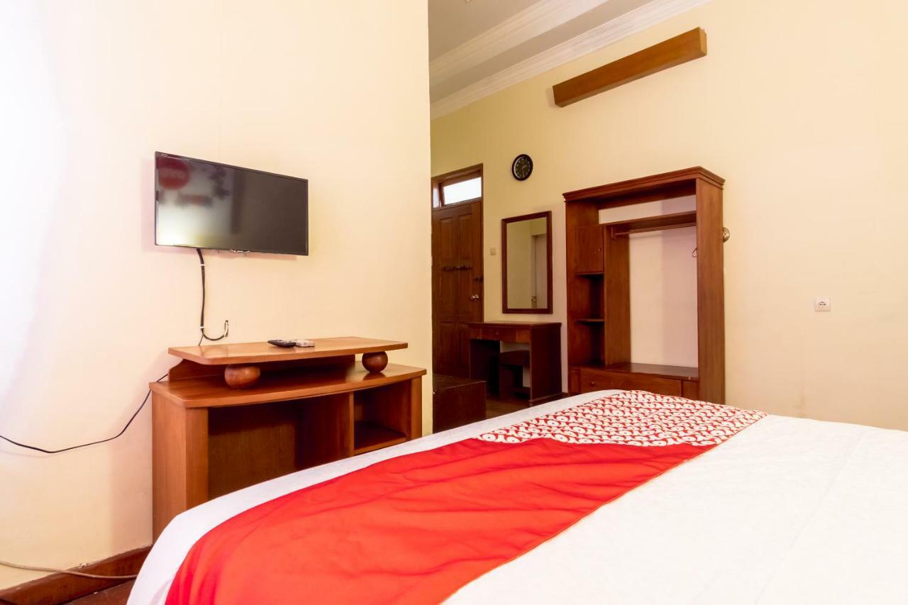 OYO 1030 Hotel Bumi Asih Medan Exterior foto