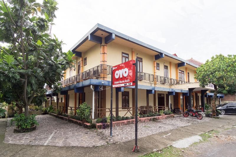 OYO 1030 Hotel Bumi Asih Medan Exterior foto